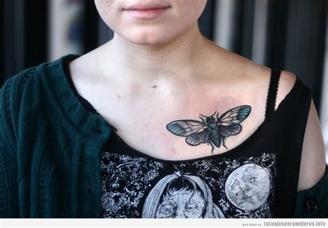 Tatuajes de mujer en el pecho